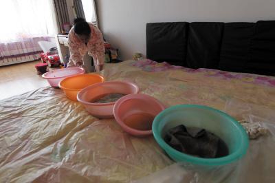 贵溪楼上漏水，住户失联，小区没物管，业主维权难！律师来支招……